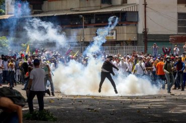 В Венесуэле в ходе протестов против Мадуро убиты уже восемь человек