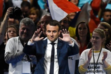 Россия огорчена победой Макрона во Франции