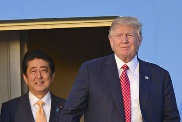 Абэ договорился с Трампом сдерживать КНДР