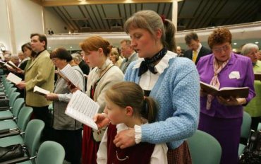 Запрещенные в России свидетели Иеговы массово бегут за границу