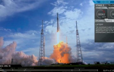SpaceX успешно запустила Falcon 9 с космическим кораблем Dragon