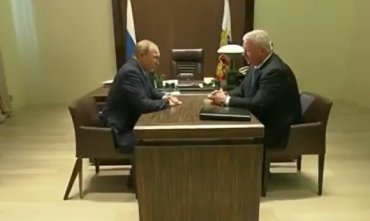 Под Путиным треснул стул