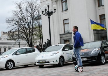 Украинцы начали массово скупать электрокары