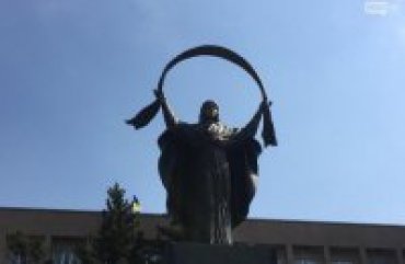 В Кривом Роге установили скульптуру Богородицы на месте памятника Ленину
