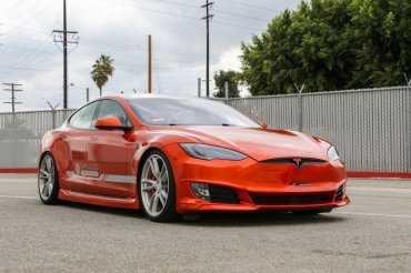 Tesla выпустит дешевый электрокар с двумя моторами