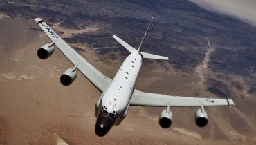 Самолеты ВМС США кружат над российскими базами в Сирии