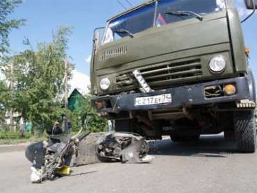На первых испытаниях беспилотного КАМАЗа грузовик разрушил цех, в котором был собран