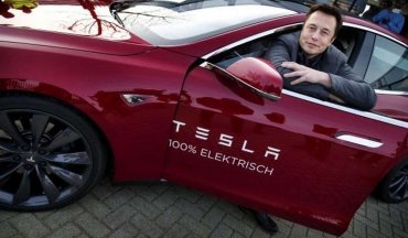 Илон Маск заявил, что Tesla слишком сильно полагается на роботов и недооценивает людей