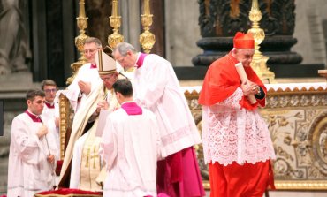 Католический кардинал изгоняет дьявола по телефону