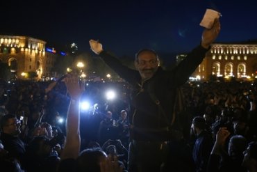 Оппозиция Армении объявила о начале «бархатной революции»