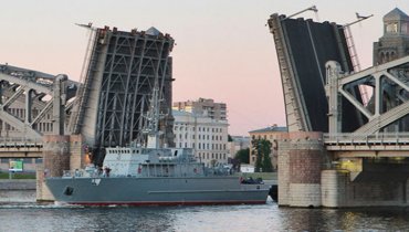 Россия спускает на воду крупнейший в мире пластмассовый боевой корабль