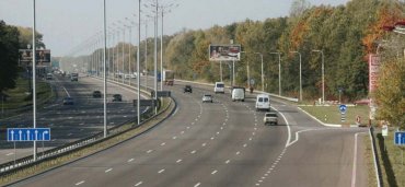 Украинские дороги стали непроездными: на ремонт нужно два триллиона гривен