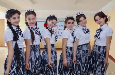В Узбекистане массово проверяют девственность у всех школьниц
