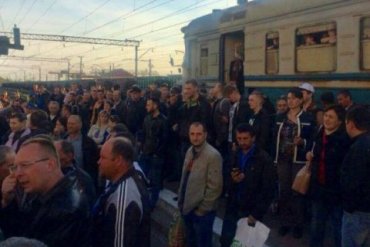 Под Львовом пассажиры заблокировали движение поездов