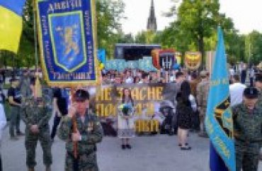Во Львове прошли маршем в честь 75-летия дивизии «Галичина»