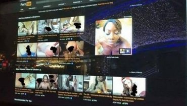 В центре Киева показывают порно
