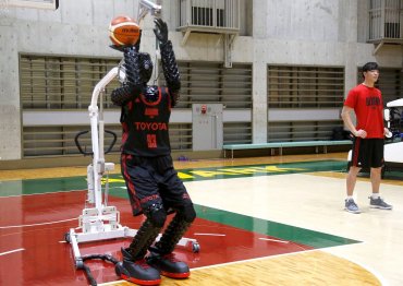 В Японии презентовали новую версию баскетболиста с искусственным интеллектом