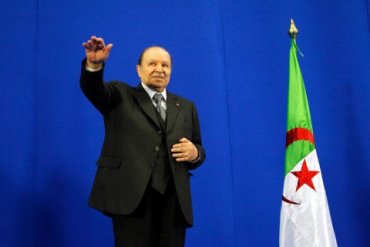 Президент Алжира подал в отставку после 20 лет правления
