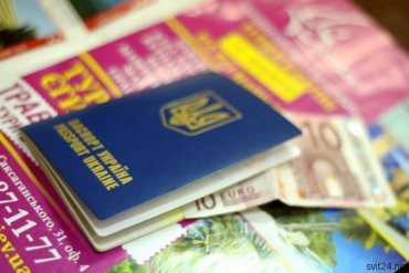 Украинцы едут на работу за границу из-за нехватки денег