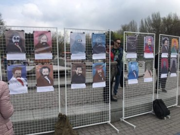 Кобзарь в эпатажном образе:скандальная выставка путешествует по Украине