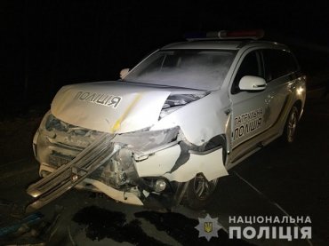 В Ровенской области, во время погони мужчина протаранил два патрульных авто