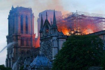 РПЦ призвала французов покаяться после пожара в соборе Парижской Богоматери