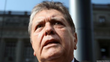 Экс-президент Перу умер после попытки суицида при задержании