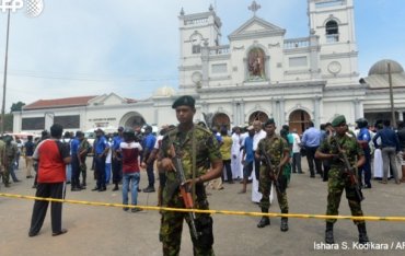 В результате взрывов в Шри-Ланке погибли 160 человек, около 300 ранены