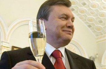 Янукович поздравил Зеленского