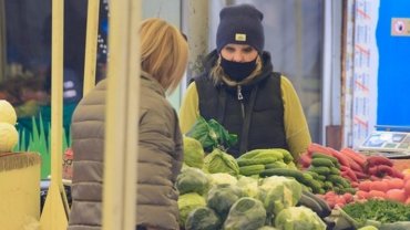 Карантин в Украине: рынкам снова запретили работать