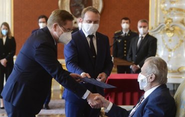 Президент Чехии теперь передвигается в инвалидном кресле