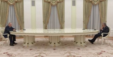 Сусальное золото и ручная работа: раскрыт секрет длинного стола Путина