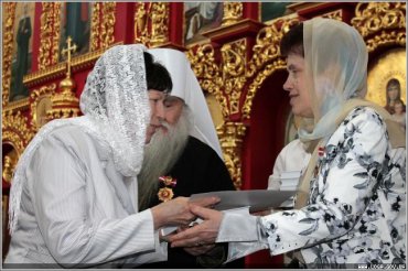 Жена Януковича вручила дипломы выпускникам Луганского богословского университета