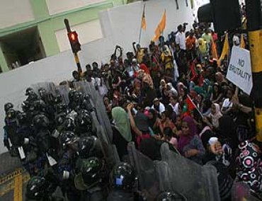 Власти Мальдив обвинили оппозицию в колдовстве