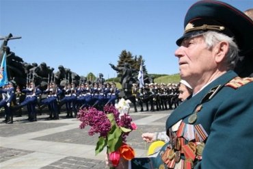 Все меньше украинцев считают День Победы праздником