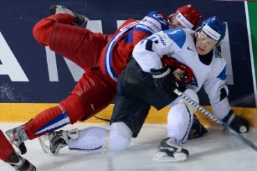 Сборная России потерпела второе поражение подряд на чемпионате мира по хоккею