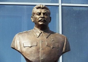 Православные требуют снести памятник Сталину, установленный в Якутске