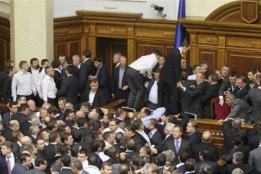 Оппозиция требует, чтобы Рада расследовала аресты Тимошенко и Луценко