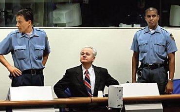 Янукович идет по стопам Милошевича