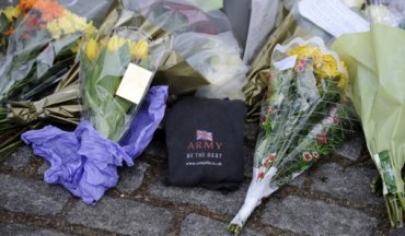 За убитого в Англии военнослужащего начались нападения на мечети