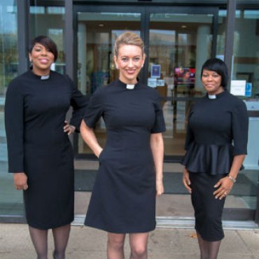 В Англии для женщин-священников англиканской церкви создали линию одежды