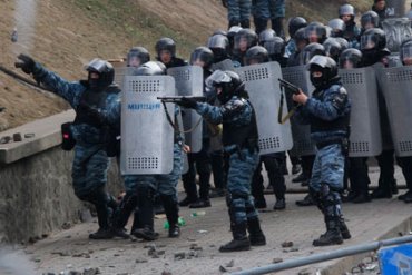 Арестованы три «беркутовца», стрелявшие в людей на Майдане