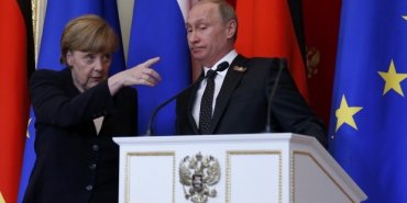 Меркель высказала Путину недовольство выполнением Минских соглашений