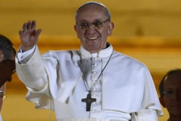Папа Франциск назвал три слова, которые смогут сохранить семью