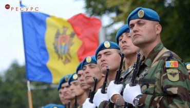 Молдавские полициейские массово задерживают российских военных