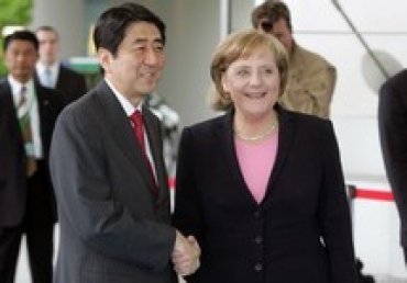 Меркель предлагала Японии вступить в НАТО