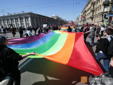 В России геям удалось пристроиться позади первомайской колонны