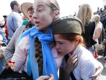 Тема снегирей не раскрыта: российские СМИ обсуждают 10-летнюю девочку с георгиевской лентой