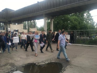 Работники Славянского маслоэкстракционного завода вышли на митинг против действий рейдеров