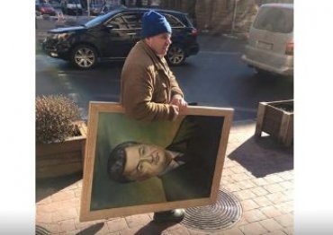 В украинских школах снимают портреты Порошенко